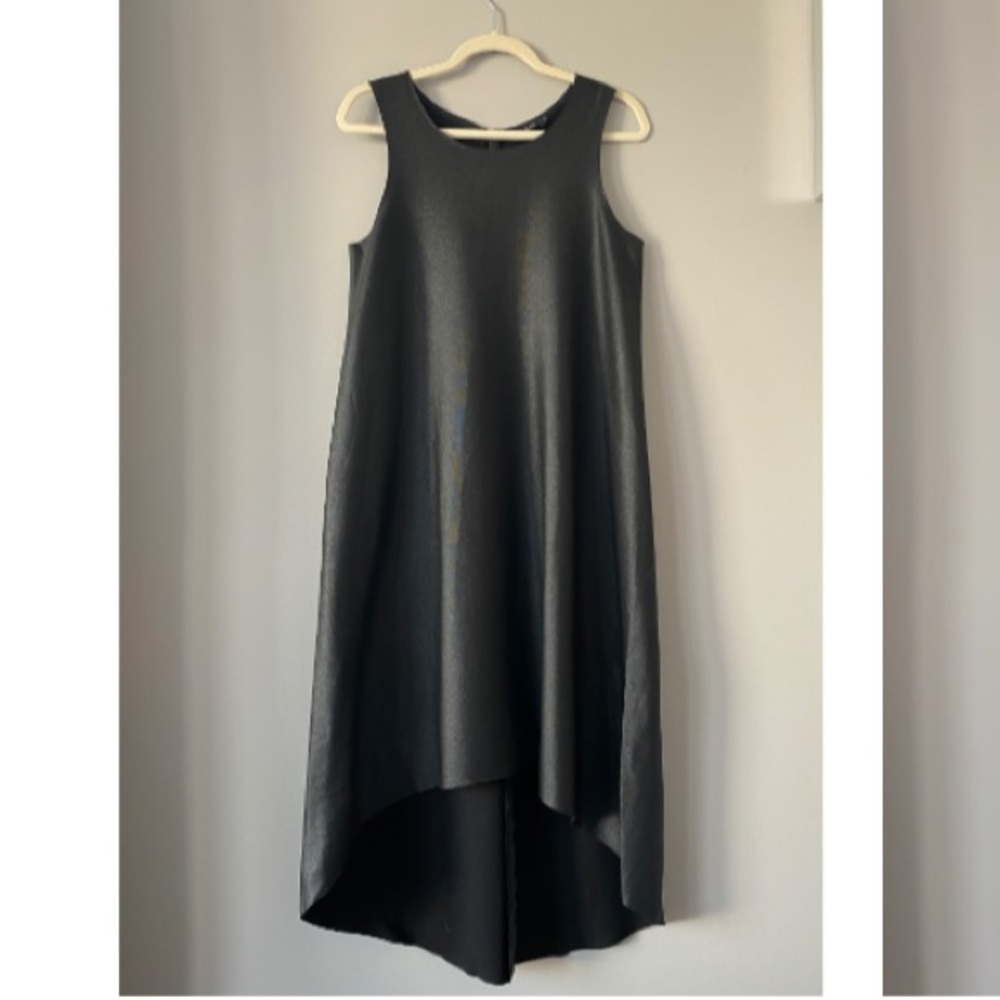 Asymetric polyester leather like material.